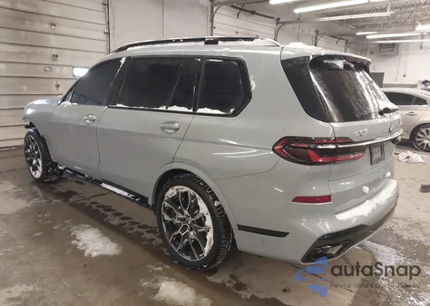 2023 BMW X7 xDrive40I z USA, uszkodzony, nr VIN 5UX23EM04P9P24981